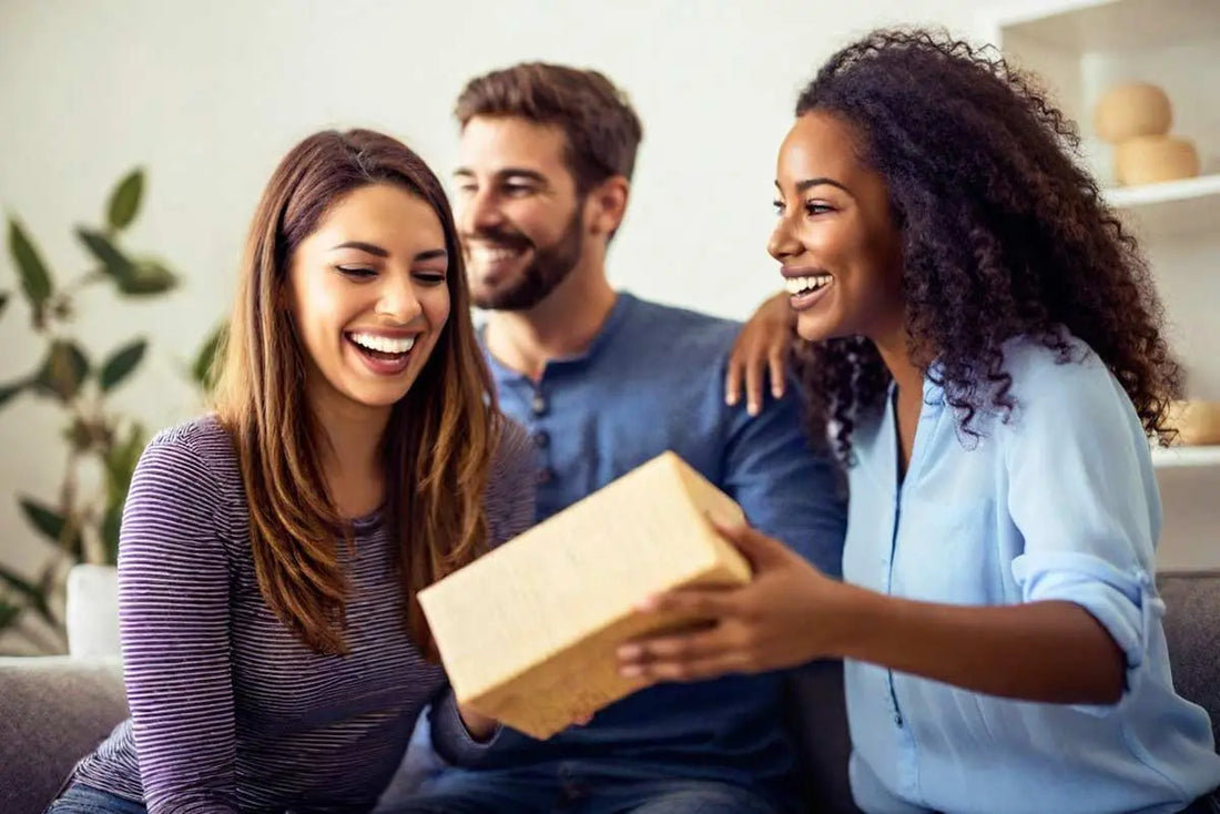 Peinliche Geschenke für Frauen und Männer – verschicke ein Prank-Paket!